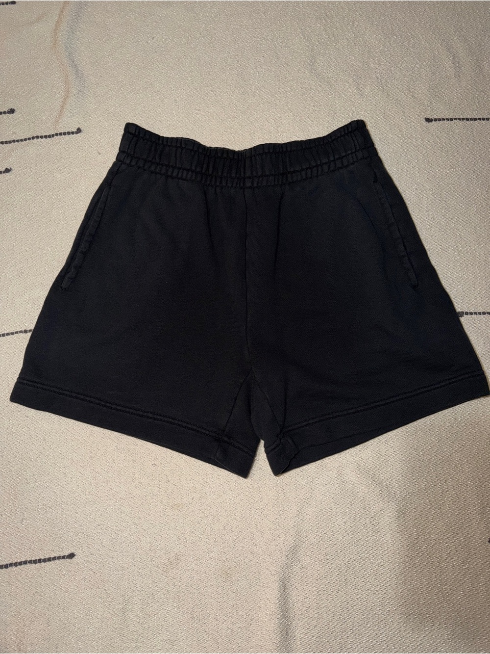 Aritzia Wilfred Free Terry Fleece 5”  Sweatshort (💯 organic cotton)